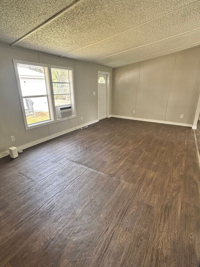 Building Photo - Completely Renovated Home