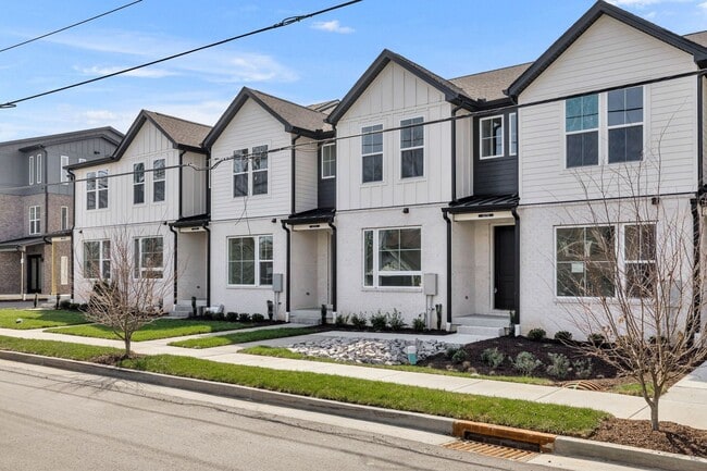 Building Photo - 425 Veritas St