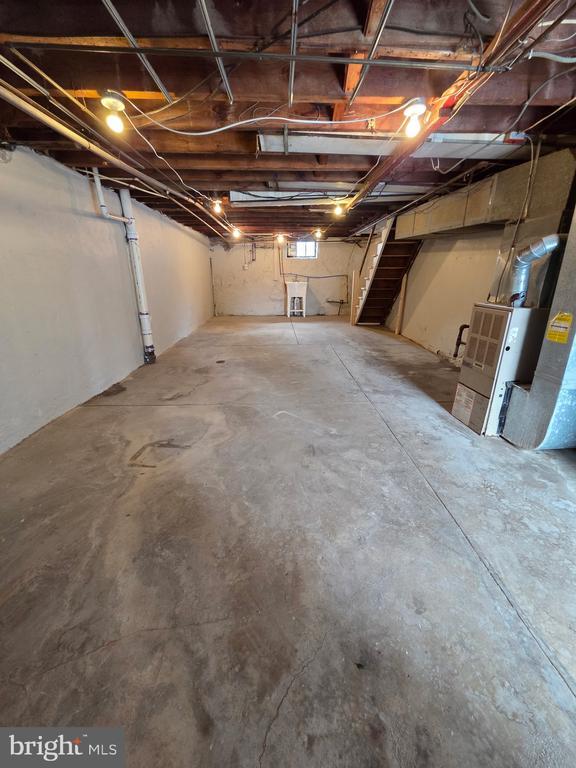 Building Photo - 203 Spring Valley Rd