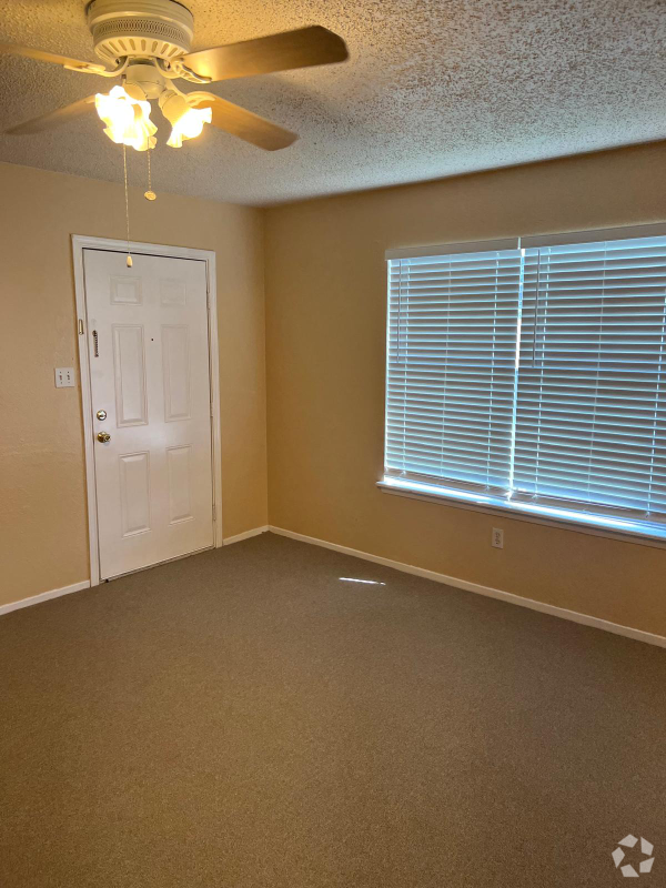 Building Photo - 825 Quetzal St
