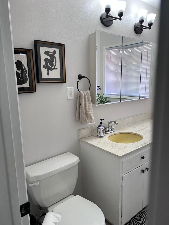 Building Photo - 22848 Cantara St