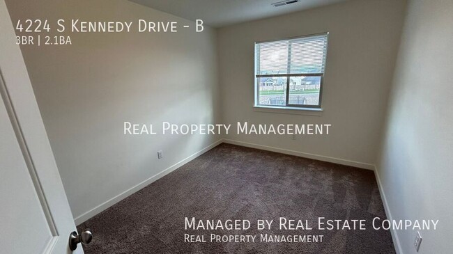 Building Photo - 4224 S Kennedy Dr