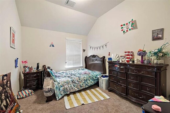 Building Photo - 605 Chesterfield Ln