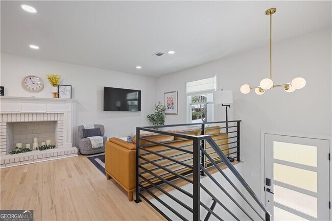 Building Photo - 677 Hillandale Cir