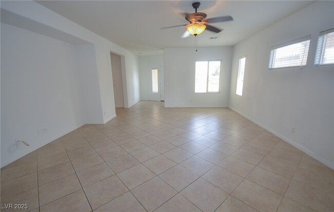 Building Photo - 4077 Beisner St