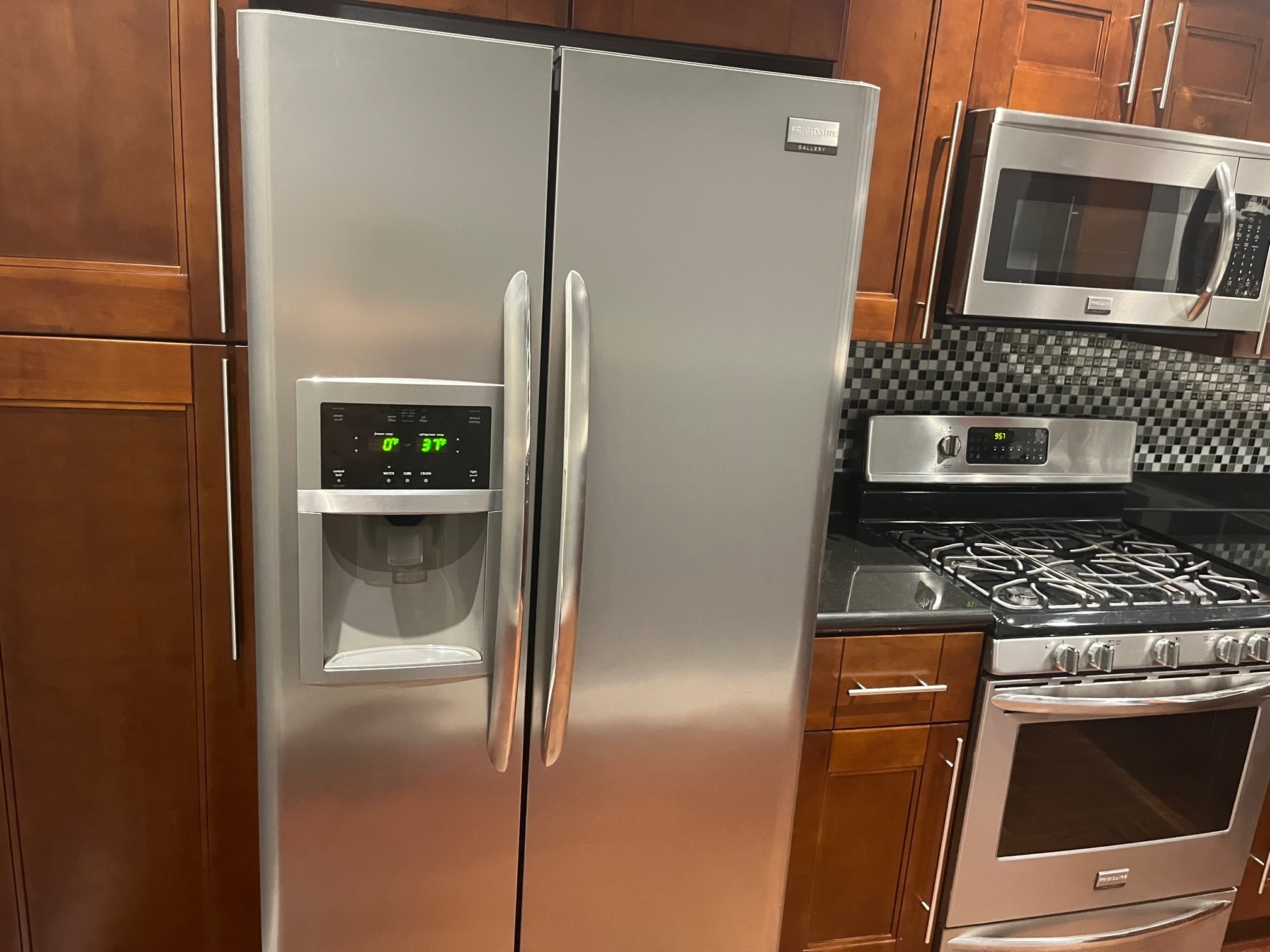 Building Photo - 1270 White Plains Rd