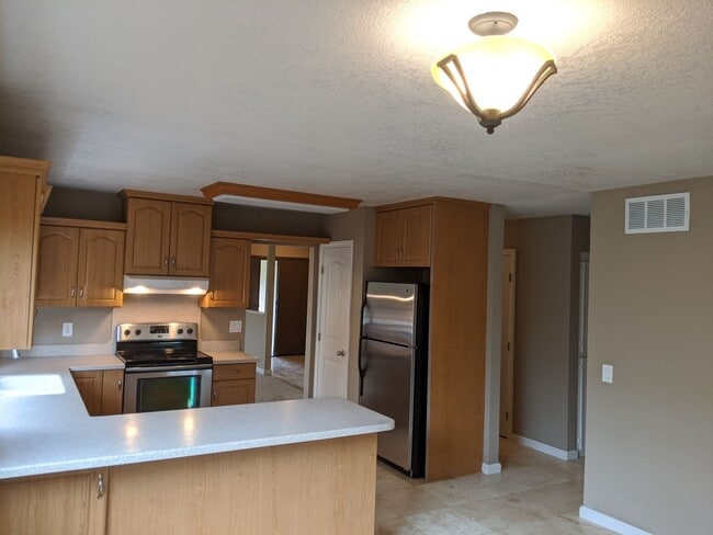 Building Photo - Welcome home to this charming 3-bedroom ho...