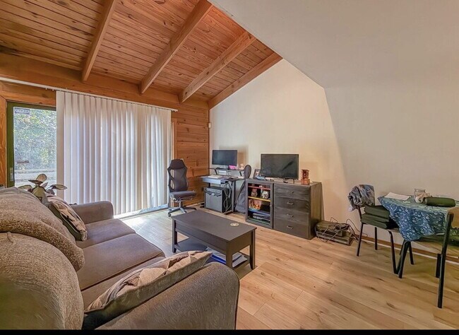 Building Photo - Spacious 1BR Retreat Near FSU & TCC – Vaulted Ceilings, BRAND NEW DECK!
