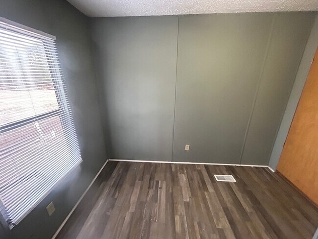 Building Photo - 201 Williams Cir