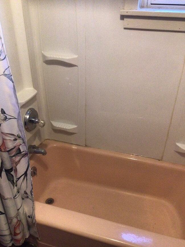 Building Photo - 520-522 Woodvale Ave