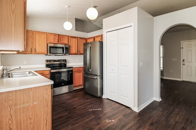 Building Photo - 4088 Everett Ave