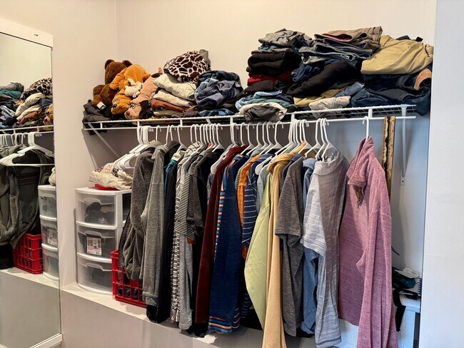 Building Photo - Charming Home in Pembroke with Yard & Storage