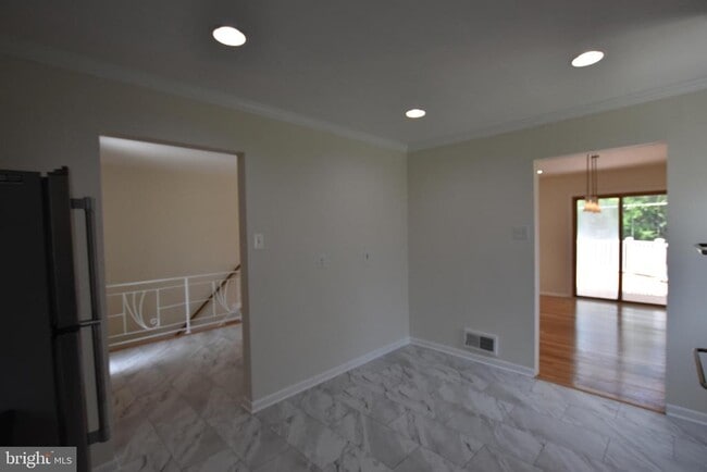 Building Photo - 4015 Heathfield Rd