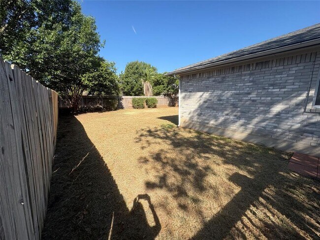 Building Photo - 1207 Shaun Dr