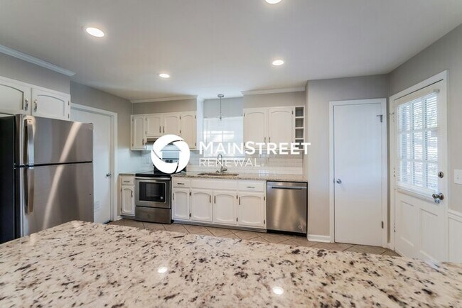 Building Photo - 3 Bedroom Pet-Friendly Home in BIRMINGHAM, AL with Main Street Renewal