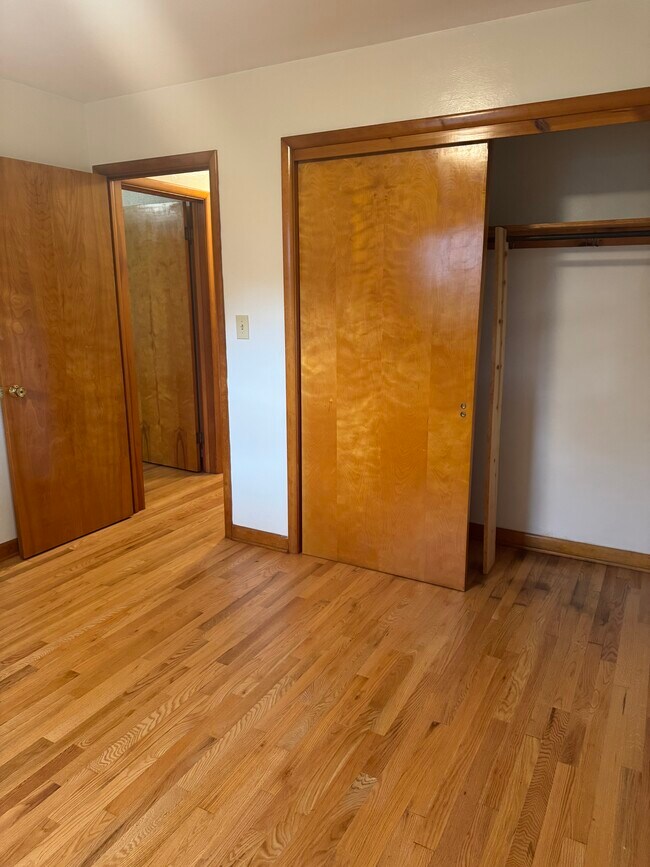 Building Photo - 218 Pine Tree Ave