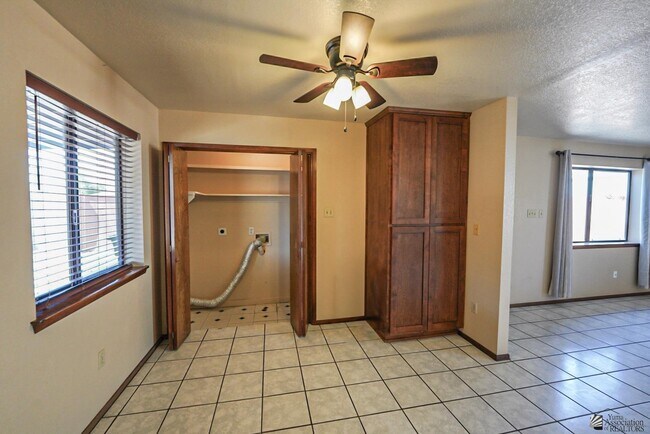 Building Photo - 1183 Babbitt Ln