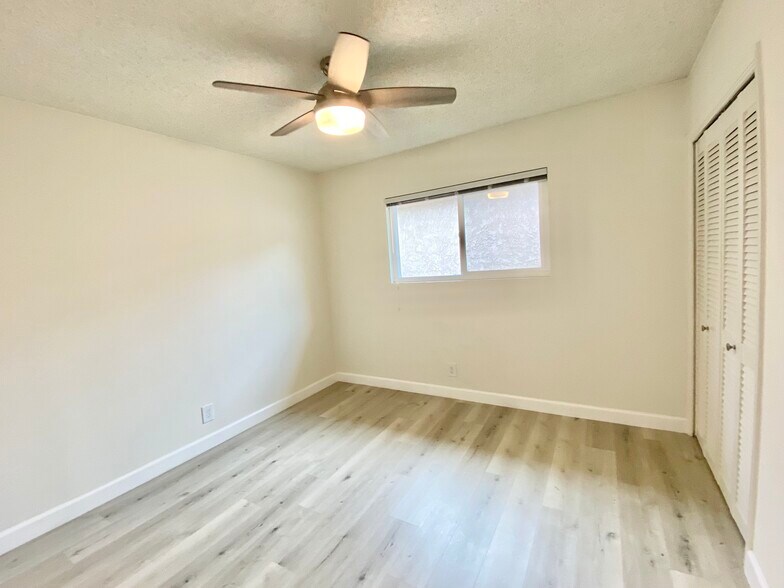 Building Photo - 2019 Curtis Ave