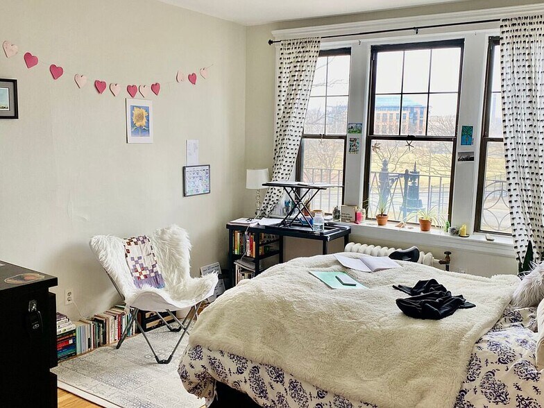 *Pictures are representative samples of the advertised unit. In some cases, the actual units you to - 26 Union St