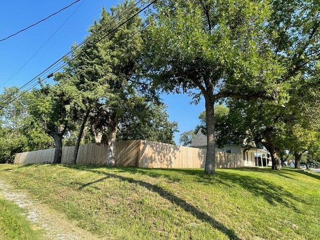 Building Photo - New Appliances + HUGE Fenced Backyard