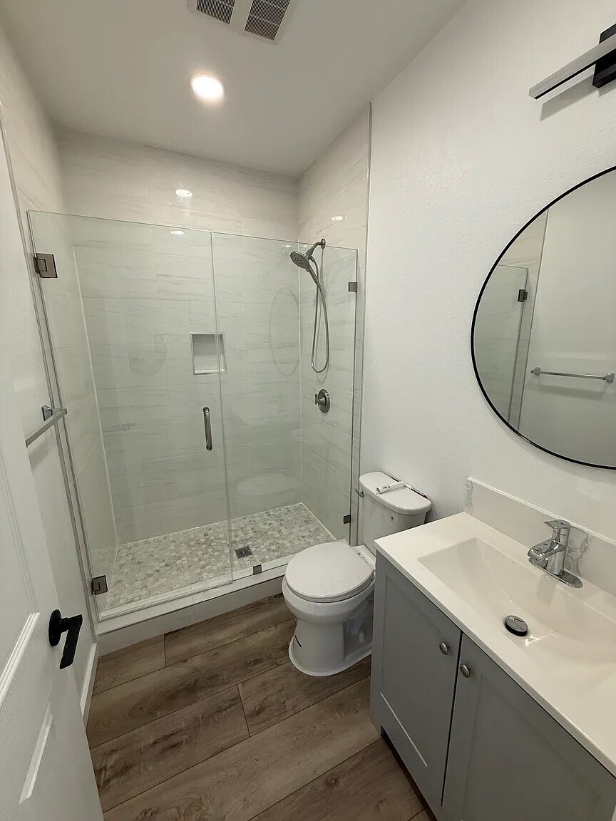 Building Photo - 1014 Cypress Ave