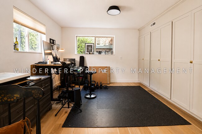 Building Photo - 18508 10th Ave NE