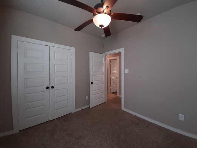 Building Photo - 9741 Grosbeak Ln