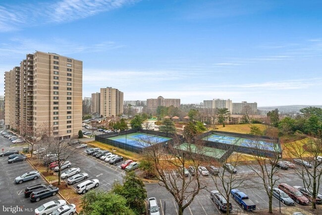 Building Photo - 307 Yoakum Pkwy