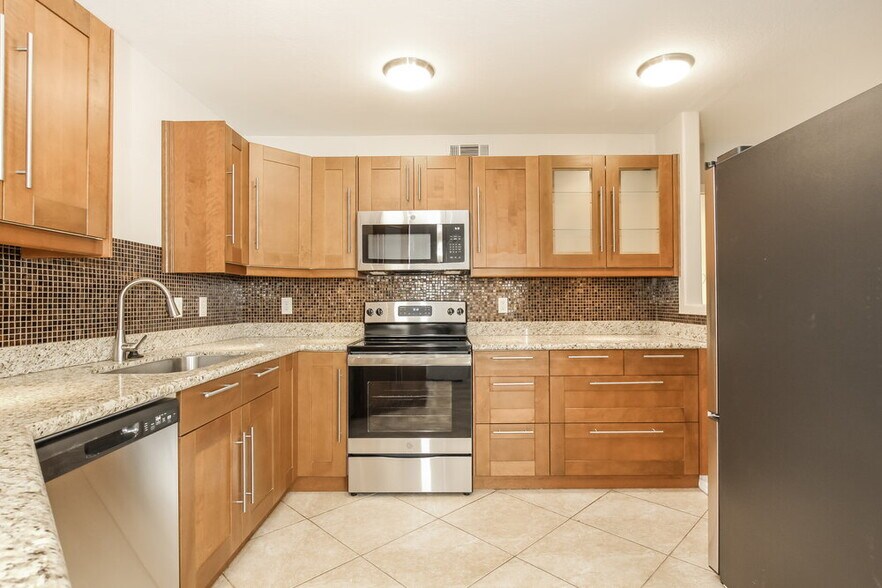 Building Photo - 8841 W Villa Rita Dr