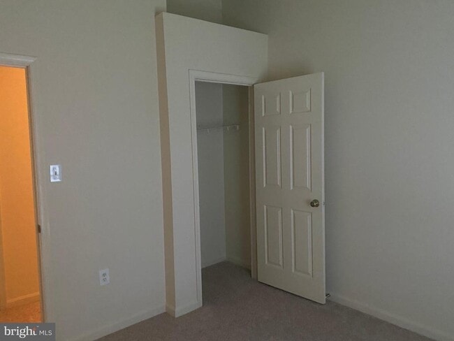 Building Photo - 5604 Gresham Ln