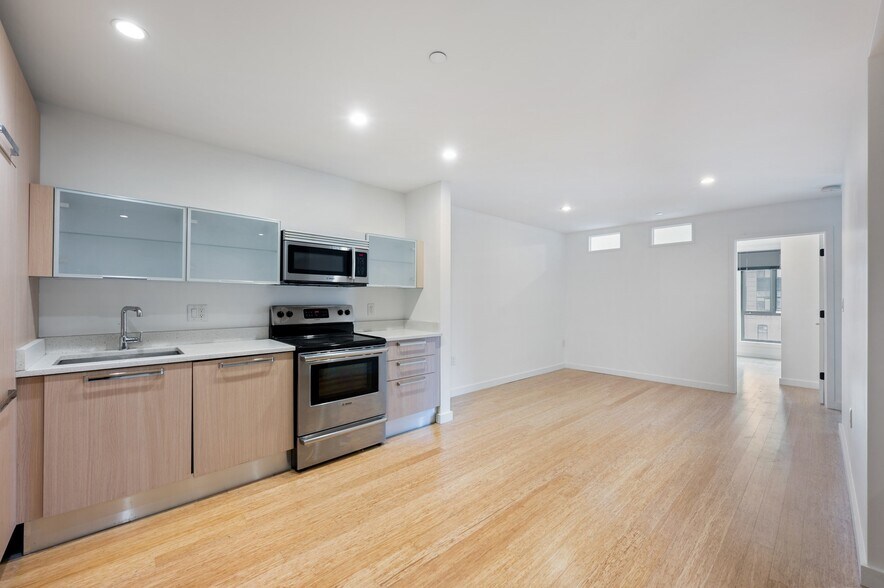 Primary Photo - 691 Massachusetts Ave