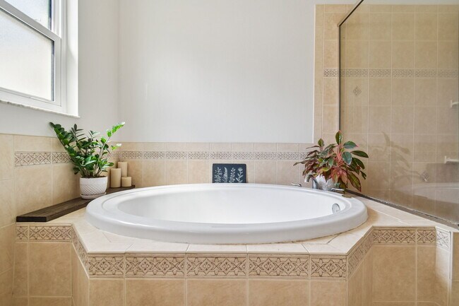 Building Photo - Tuscanny Street