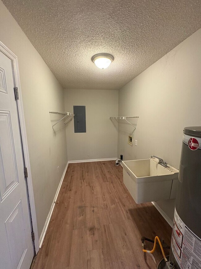 Building Photo - For Rent