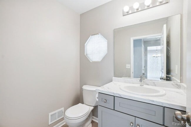 Building Photo - 2609 Huntington Dr