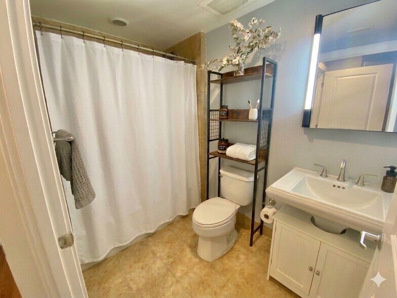 Building Photo - 2301 Champlain St NW