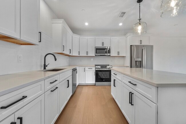 Building Photo - 62 Foundry St