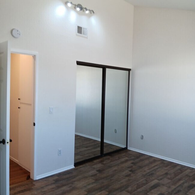 Building Photo - 1419 W 179th St