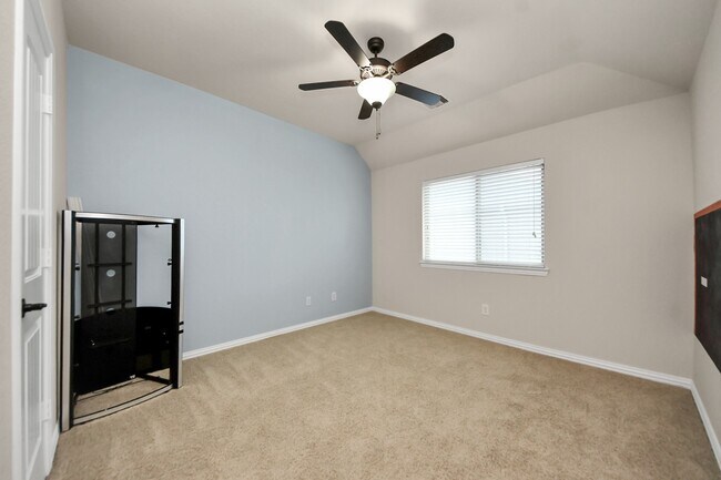 Building Photo - 12131 Cove Ridge Ln