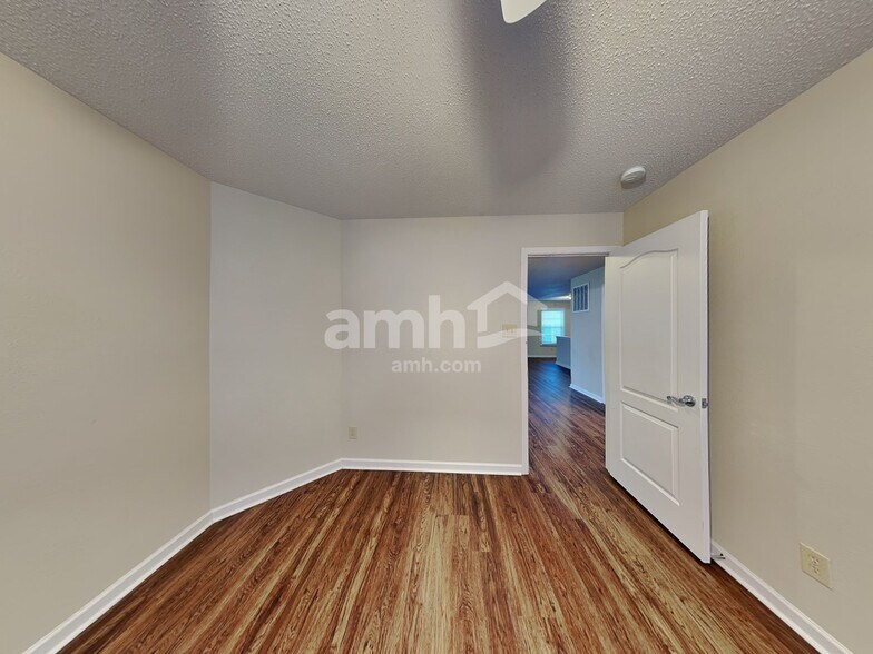Building Photo - 5631 Hammermill Dr