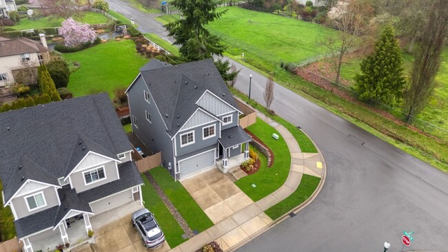 Building Photo - 4Bd/3.5Ba Covington House