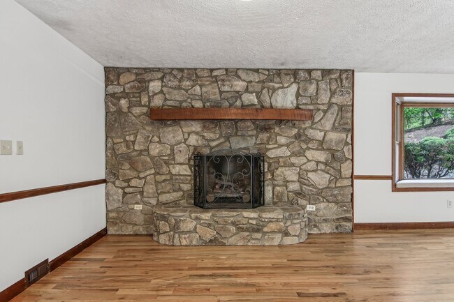 Building Photo - 11 Timothy Ln