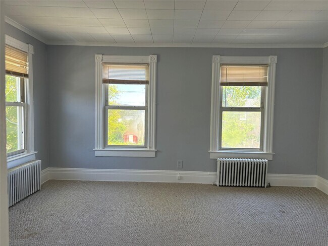 Building Photo - 11 Walnut Pl
