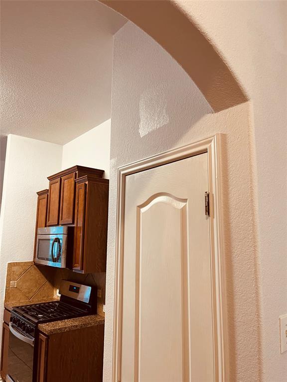 Building Photo - 1208 Rainbow Parke Dr