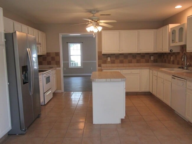 Building Photo - 2208 Seaford Dr