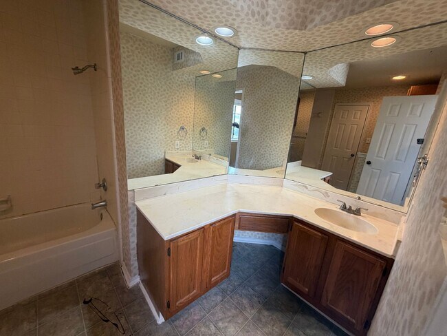 Building Photo - 9601 Forest Ln