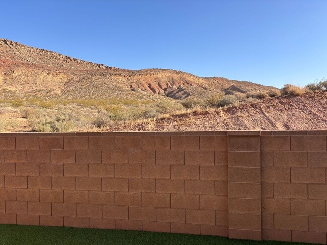 Building Photo - Wonderful single story 4 bed | 3 Bath | 2 Car Garage off Washington Dam Rd with Hot Tub