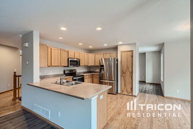 Building Photo - 5140 S Meadow Lark Dr