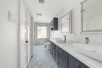 Building Photo - 10710 Shawnbrook Dr