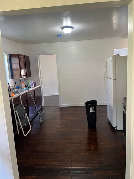 Building Photo - 132 Deck St