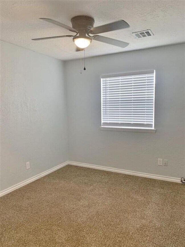 Building Photo - 4207 SE Camden Way